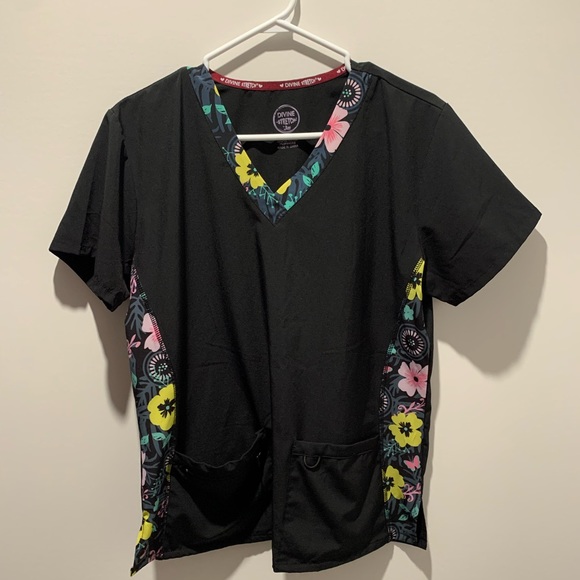 Scrub top - Picture 2 of 3